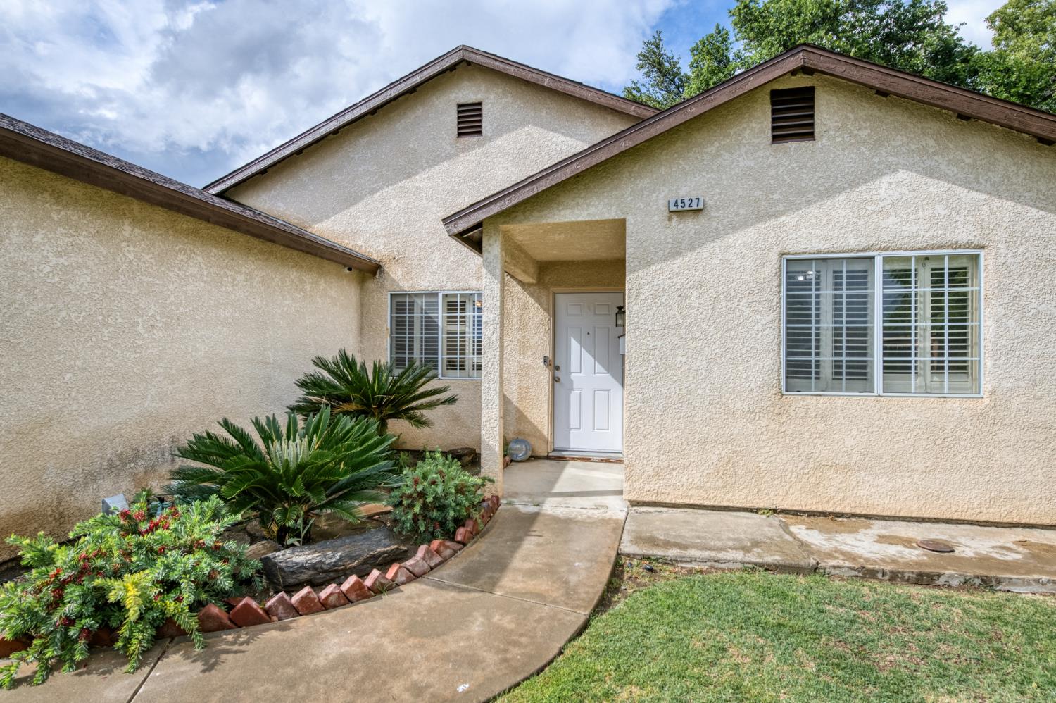 4527 E Cortland Ave, Fresno, CA 93726