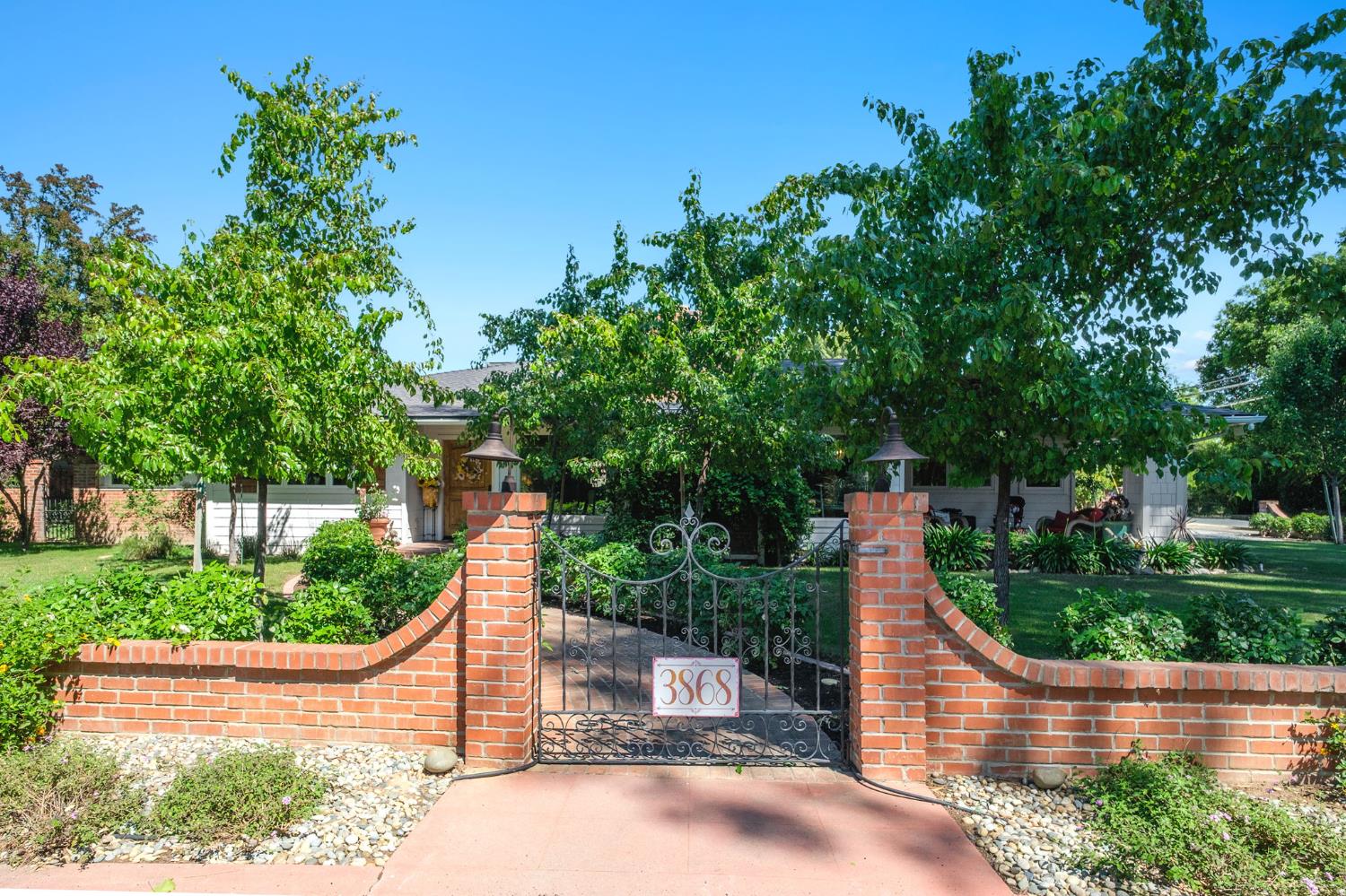 3868 N Van Ness Blvd, Fresno, CA 93704