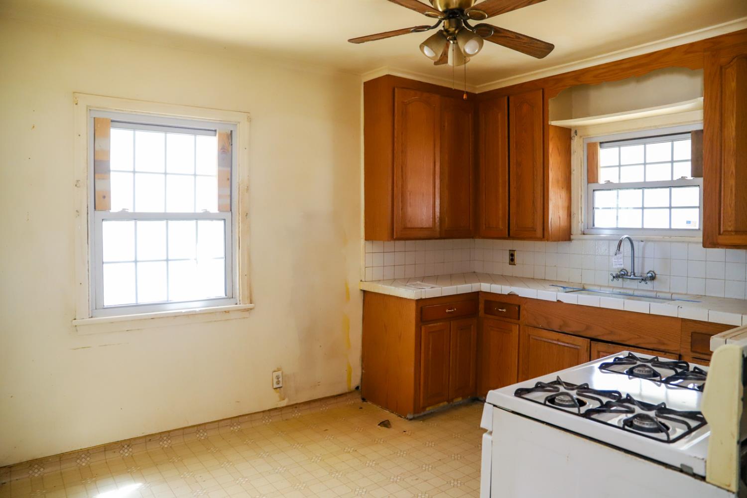 2033 Mayfair Dr E, Fresno, CA 93703