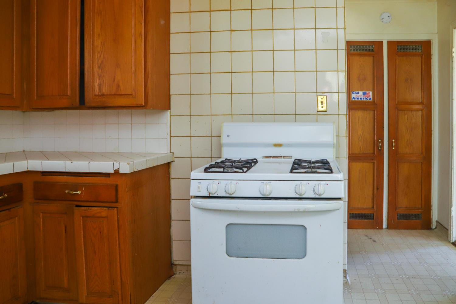 2033 Mayfair Dr E, Fresno, CA 93703