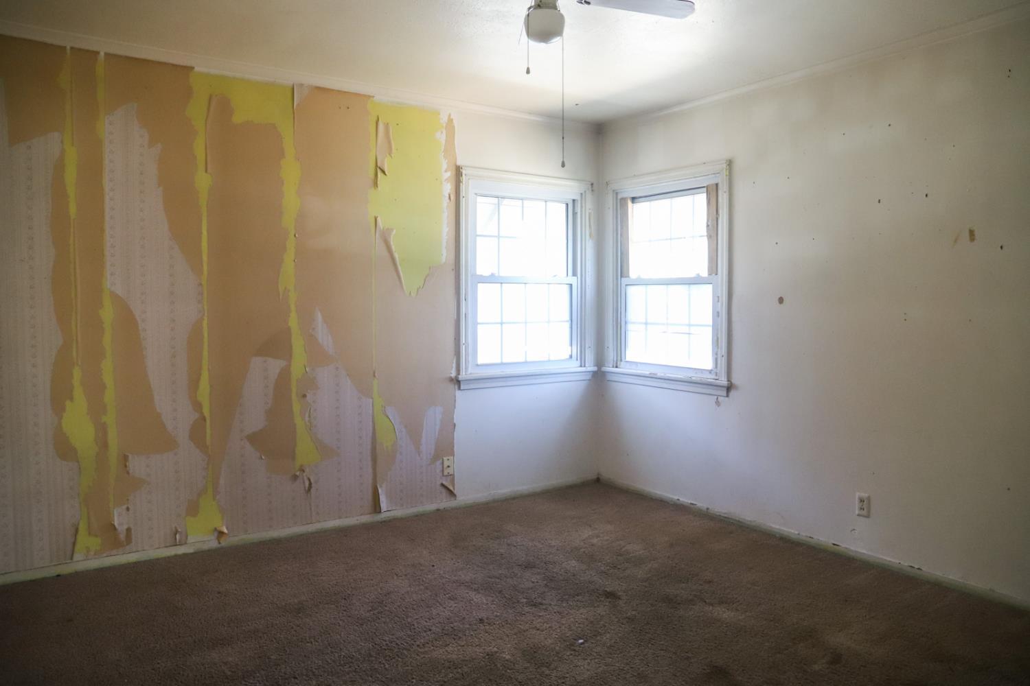 2033 Mayfair Dr E, Fresno, CA 93703