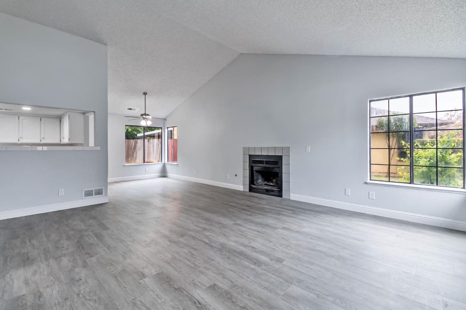 2244 N Prospect Ave, Fresno, CA 93722