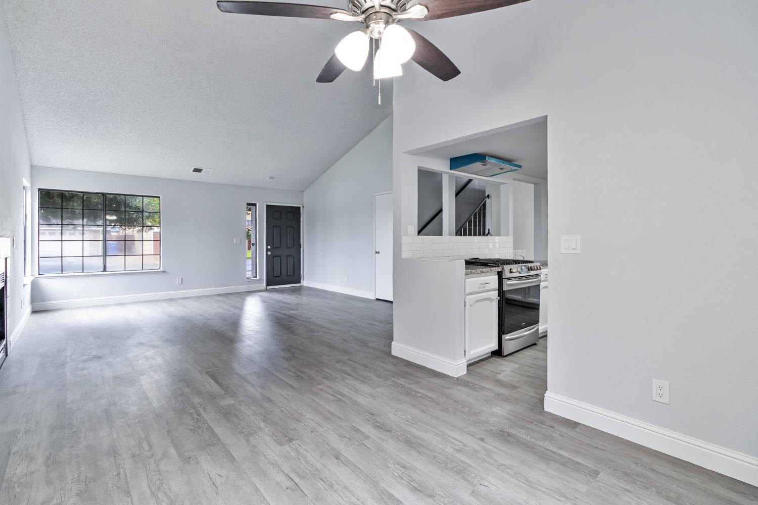 2244 N Prospect Ave, Fresno, CA 93722