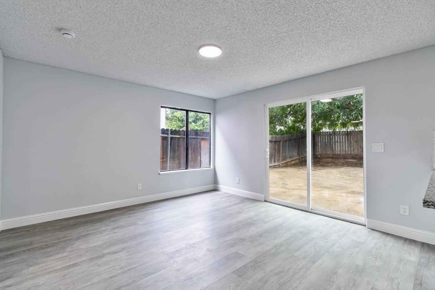 2244 N Prospect Ave, Fresno, CA 93722