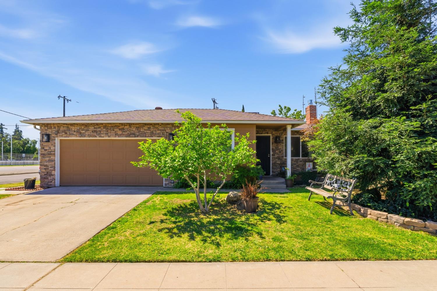 2438 E Santa Ana Ave, Fresno, CA 93726