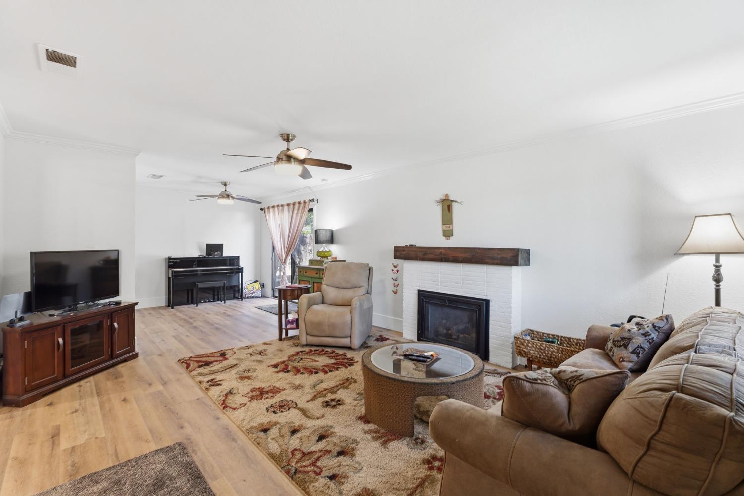 2438 E Santa Ana Ave, Fresno, CA 93726