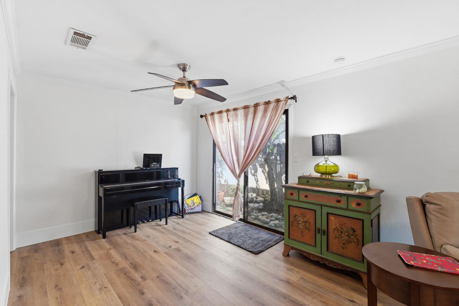 2438 E Santa Ana Ave, Fresno, CA 93726