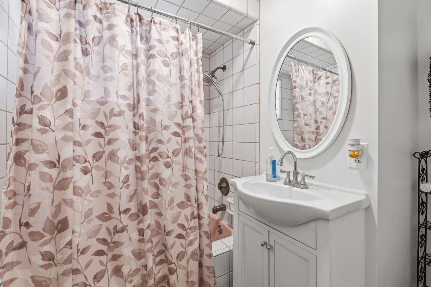 2438 E Santa Ana Ave, Fresno, CA 93726