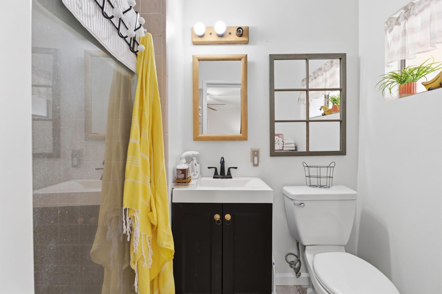 2438 E Santa Ana Ave, Fresno, CA 93726