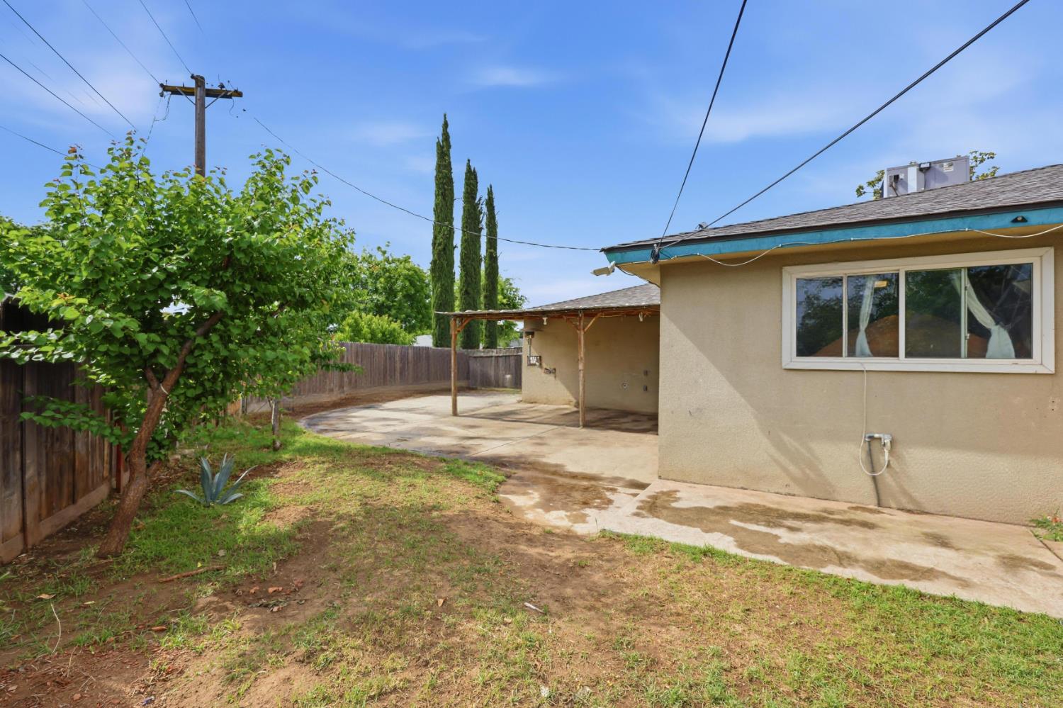 4867 E Leisure Ave, Fresno, CA 93727