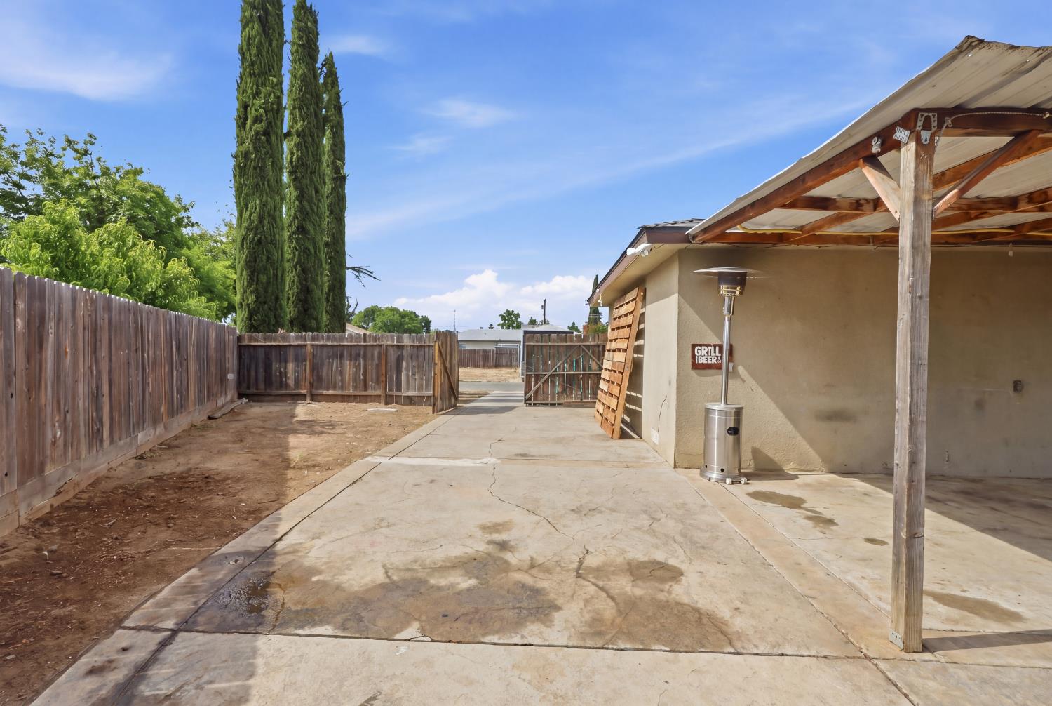 4867 E Leisure Ave, Fresno, CA 93727