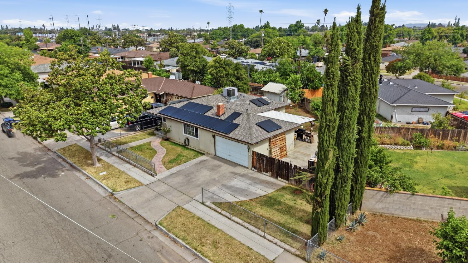 4867 E Leisure Ave, Fresno, CA 93727