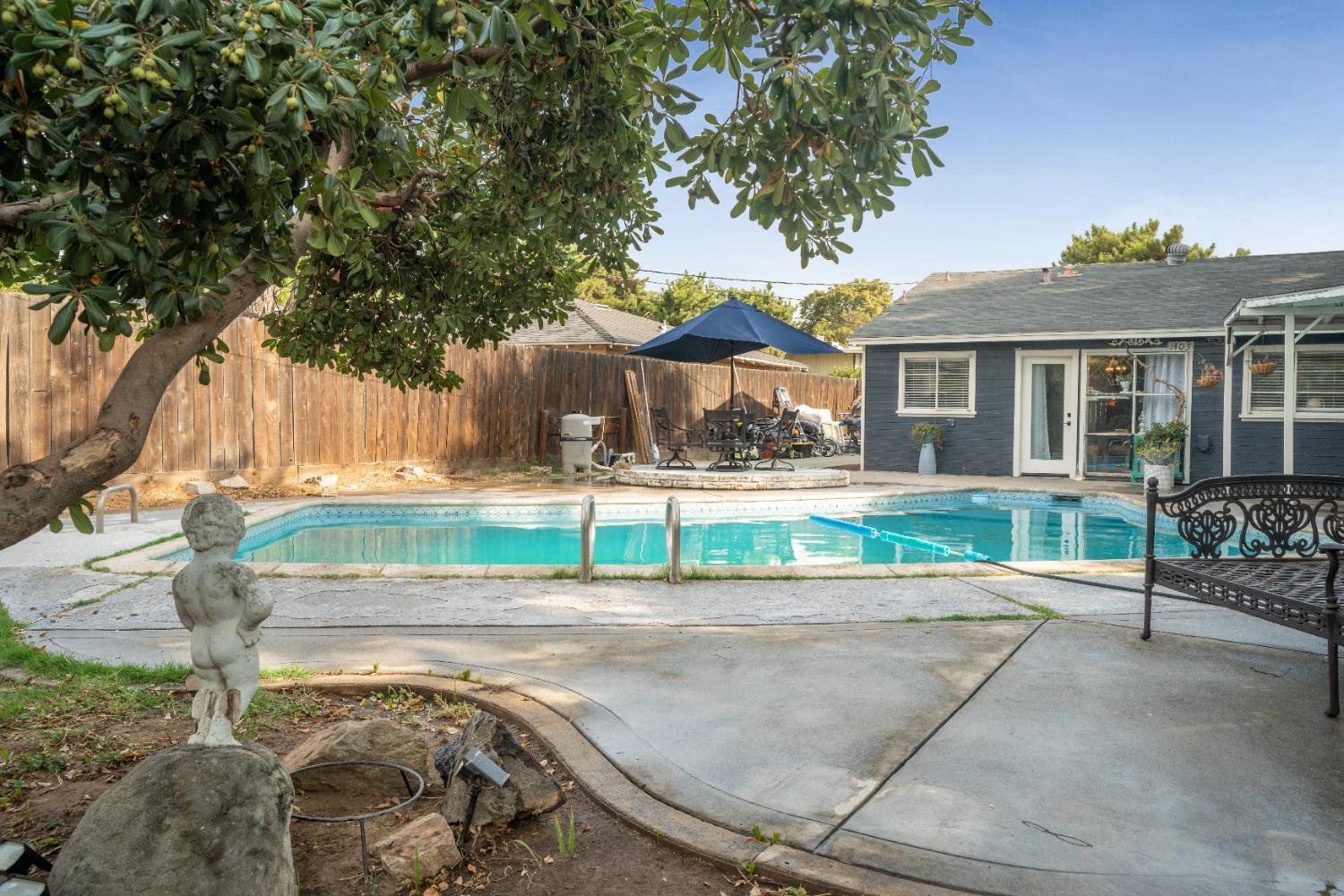1403 E Griffith Way, Fresno, CA 93704