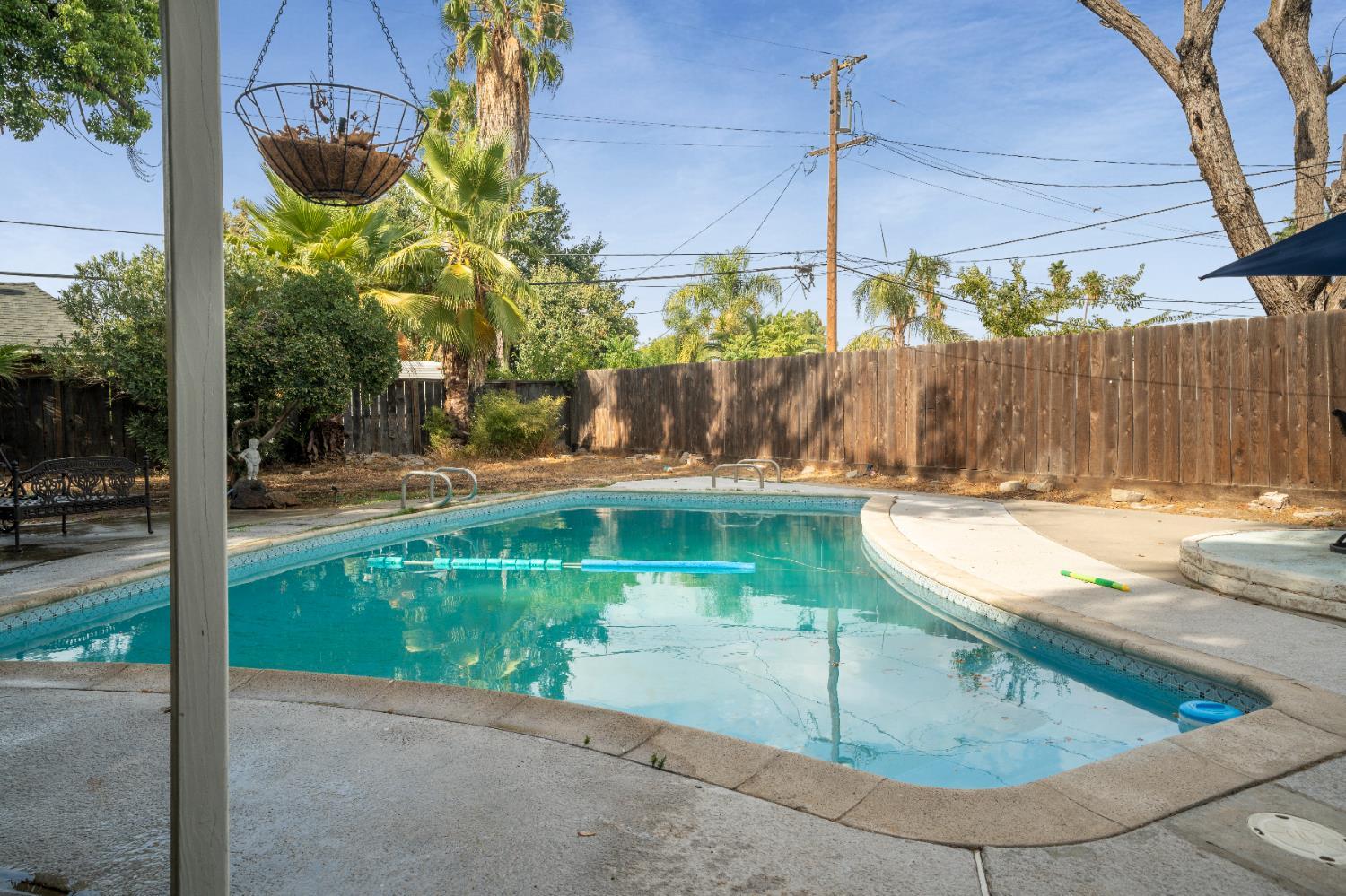 1403 E Griffith Way, Fresno, CA 93704