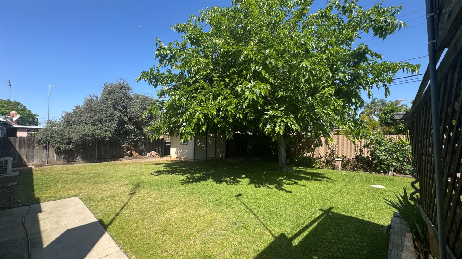 5043 E Lamona Ave, Fresno, CA 93727