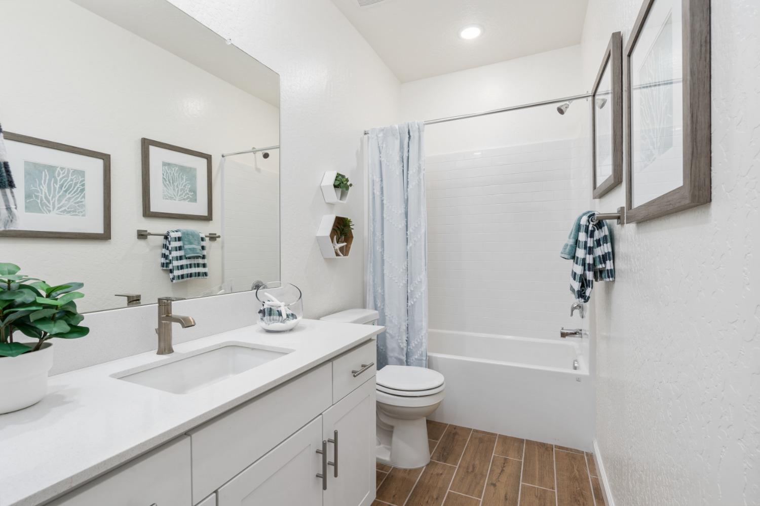 6820 E Carmen Ave, Fresno, CA 93727