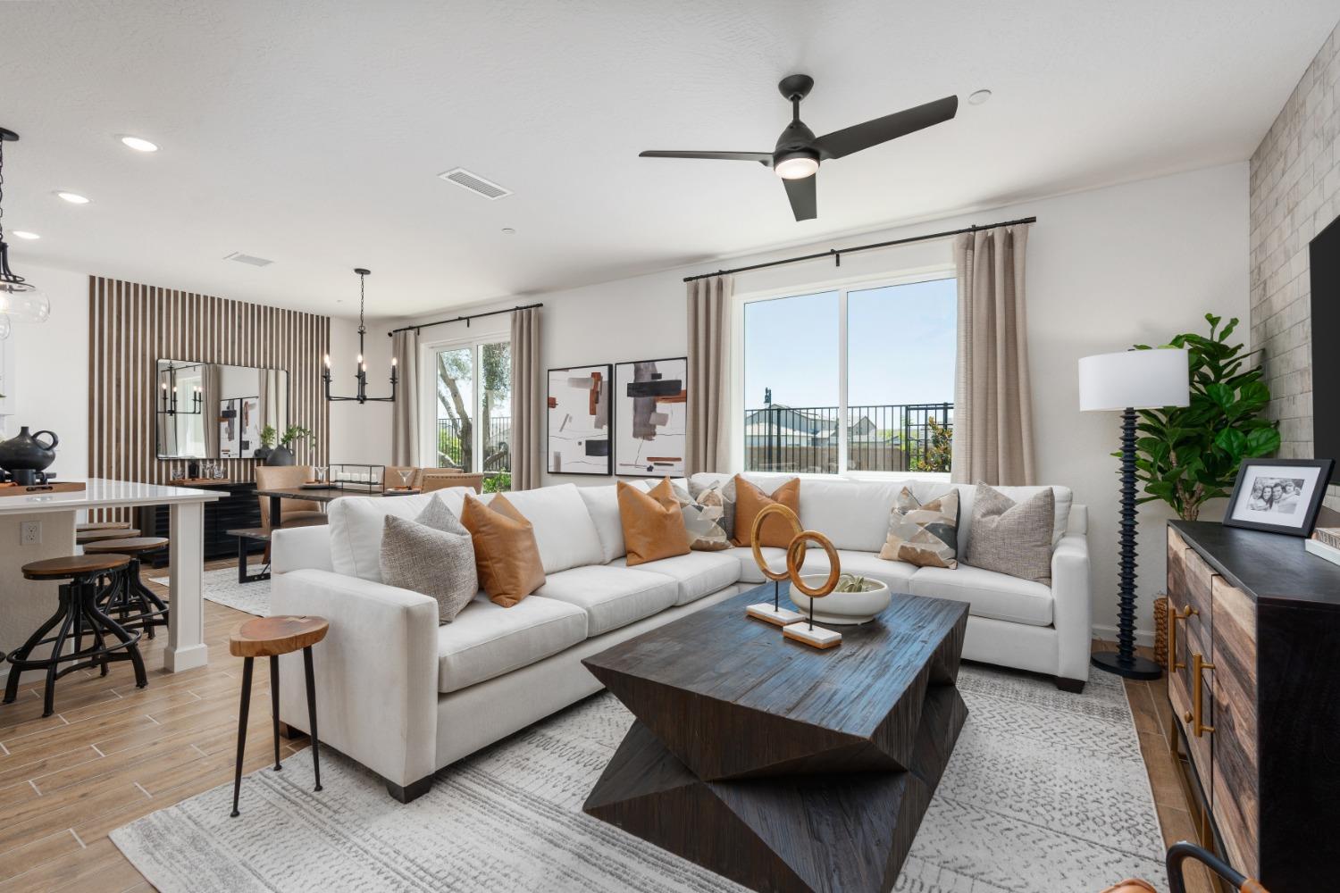 6776 E Carmen Ave, Fresno, CA 93727