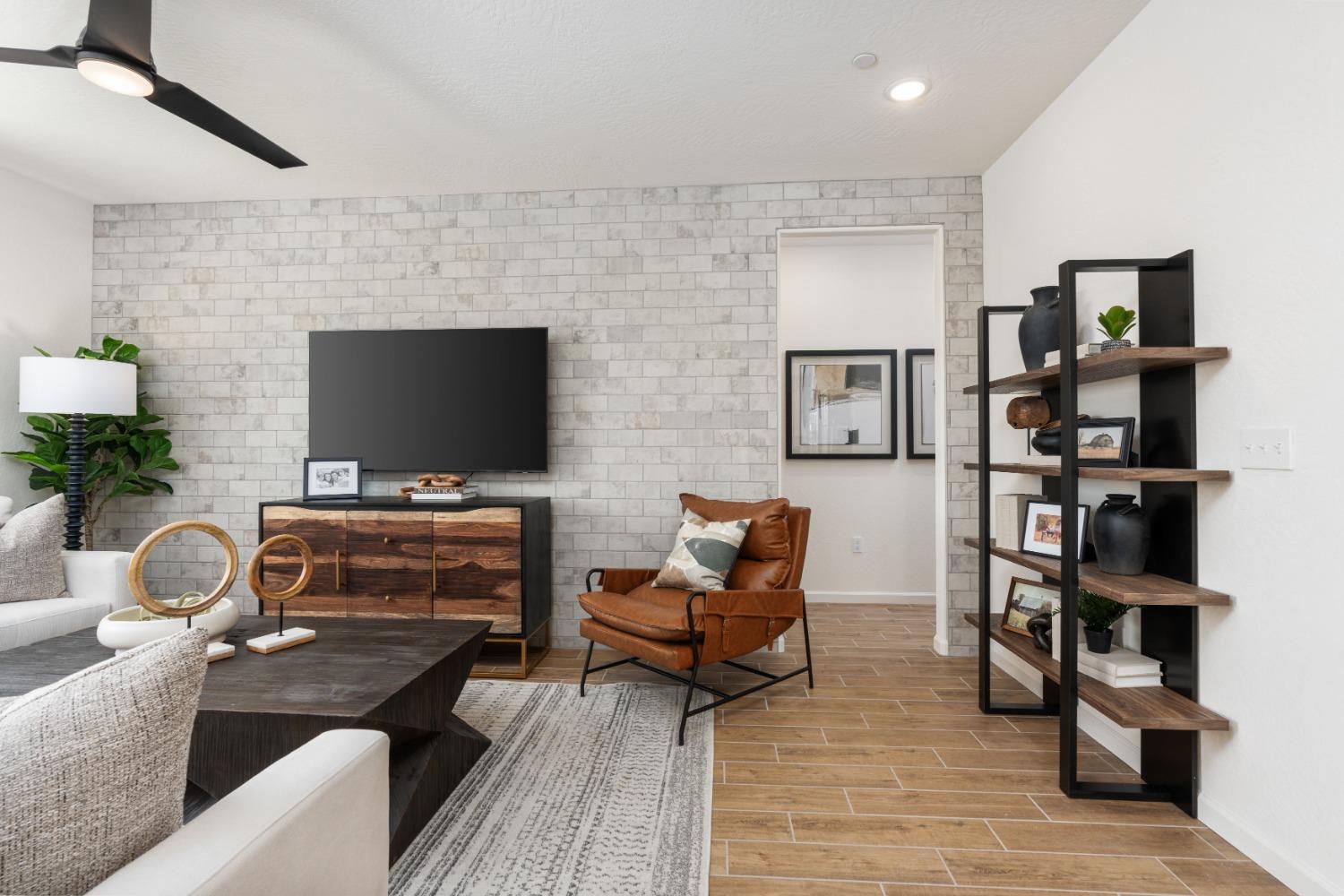 6776 E Carmen Ave, Fresno, CA 93727