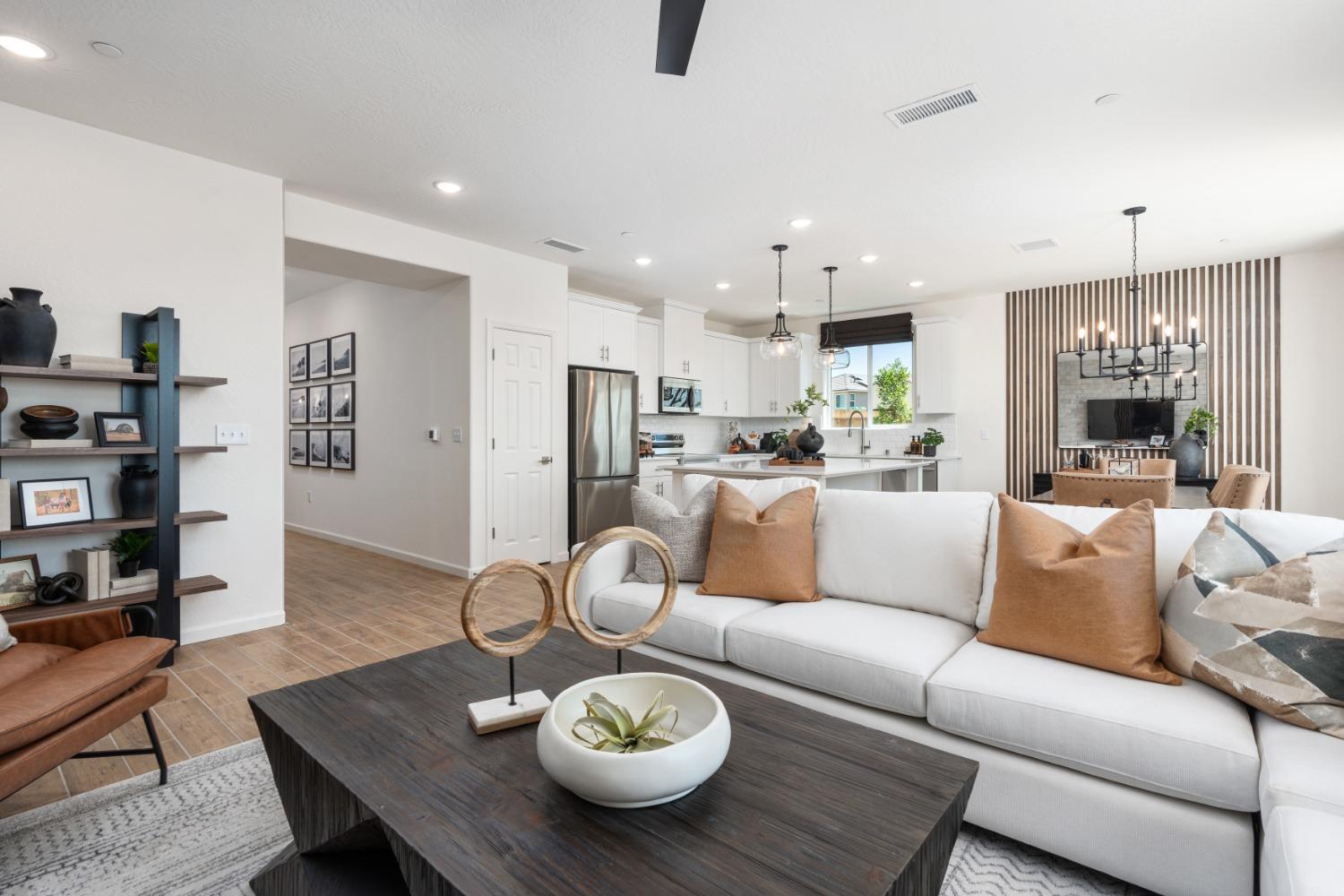 6776 E Carmen Ave, Fresno, CA 93727