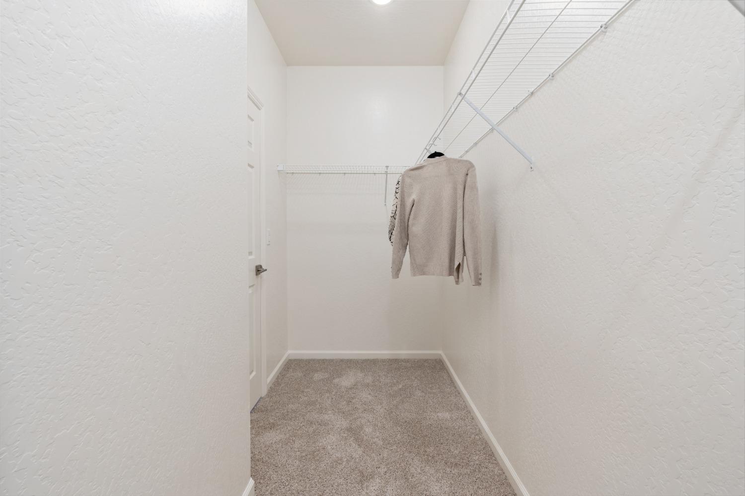 6776 E Carmen Ave, Fresno, CA 93727