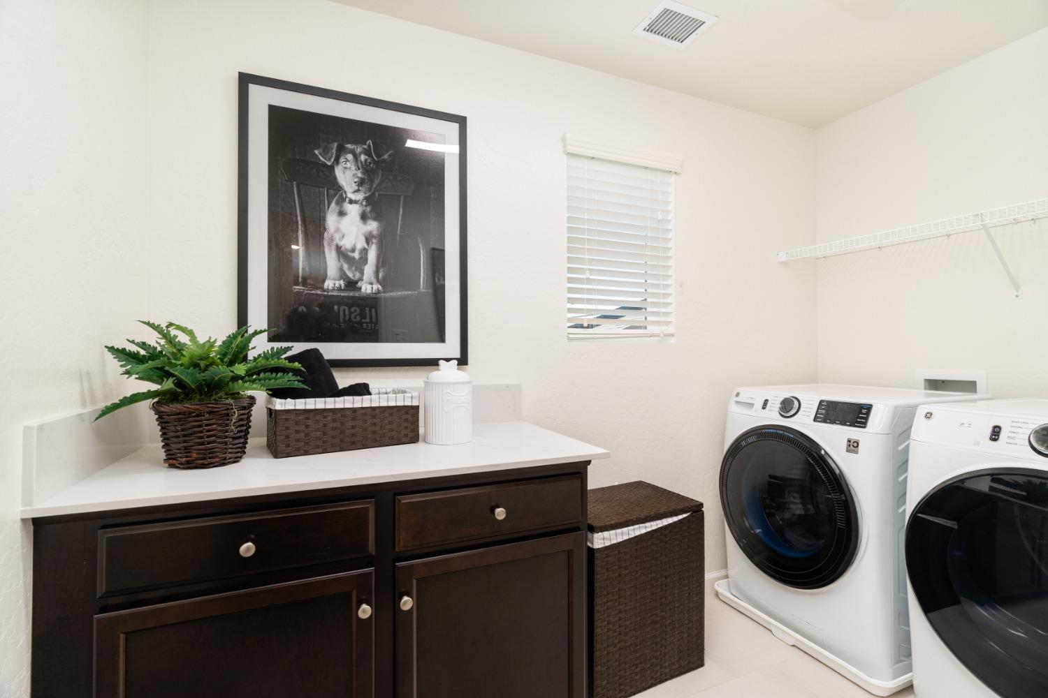 6768 E Carmen Ave, Fresno, CA 93727