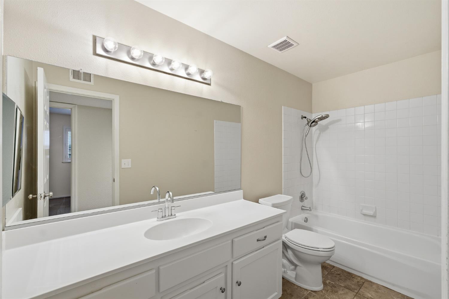 5215 W Fremont Ave, Fresno, CA 93722