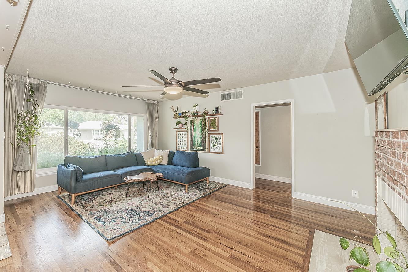 2836 N Arthur Ave, Fresno, CA 93705
