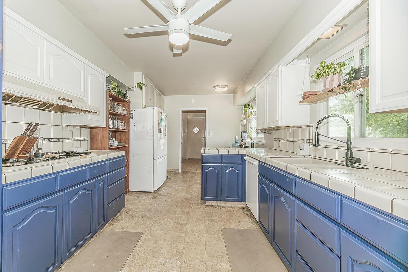 2836 N Arthur Ave, Fresno, CA 93705