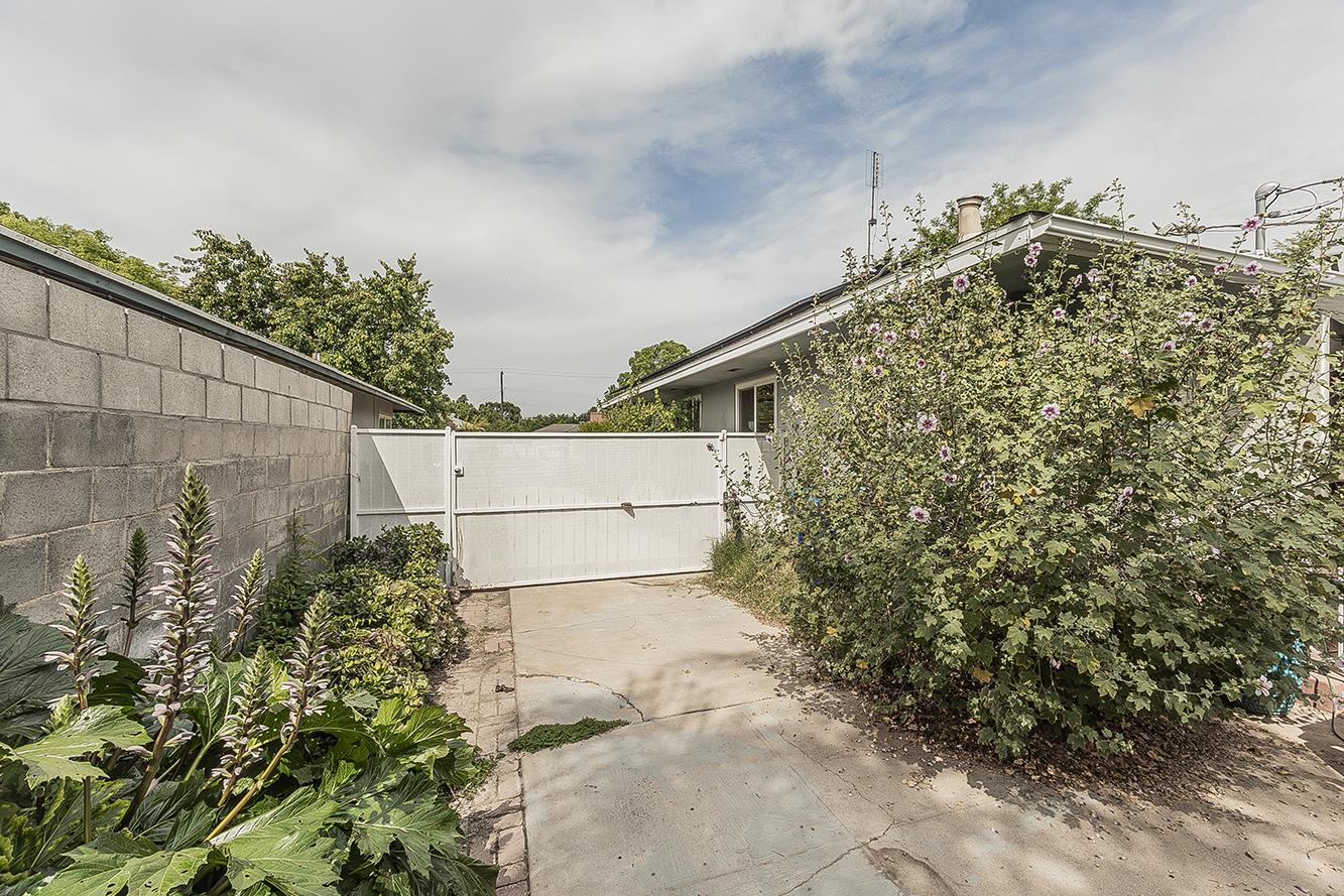 2836 N Arthur Ave, Fresno, CA 93705