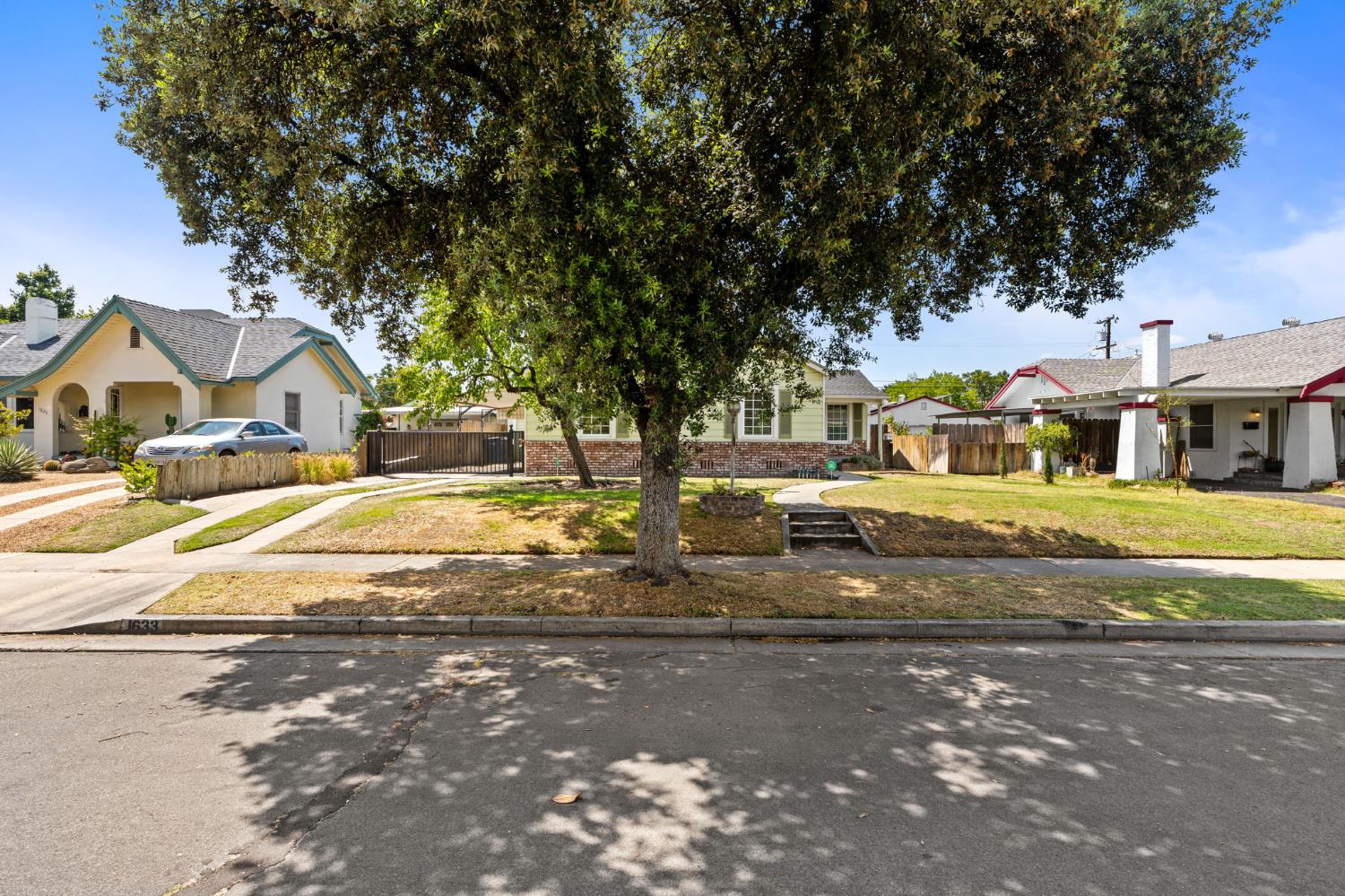 1633 N Thorne Ave, Fresno, CA 93704