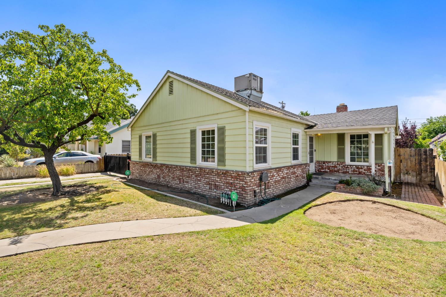 1633 N Thorne Ave, Fresno, CA 93704