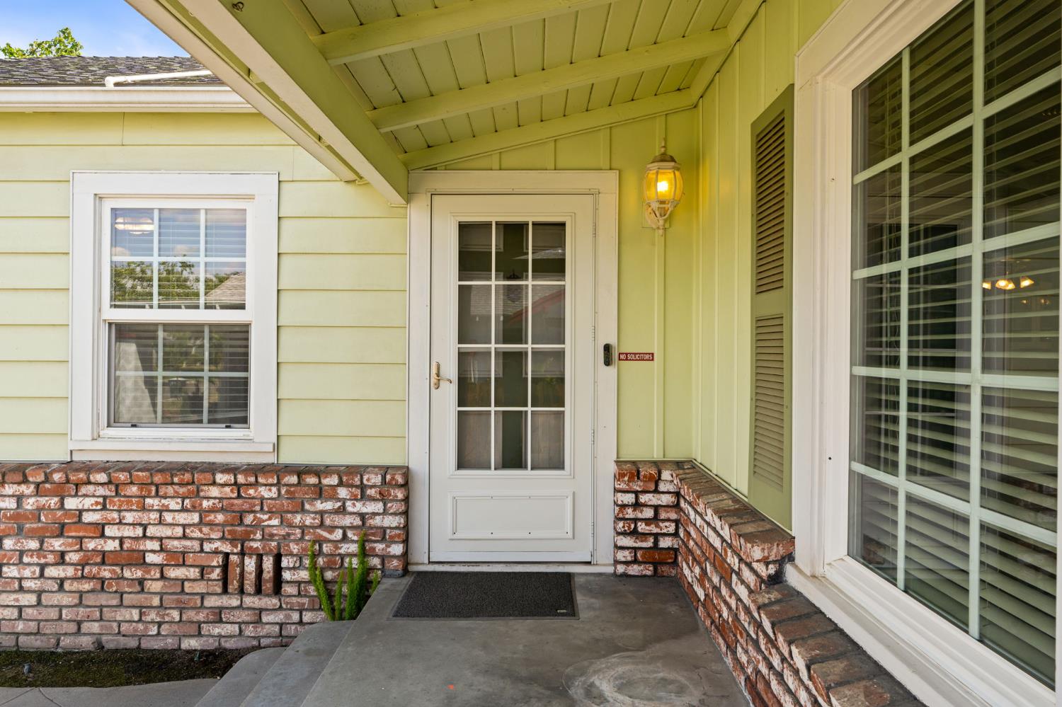 1633 N Thorne Ave, Fresno, CA 93704