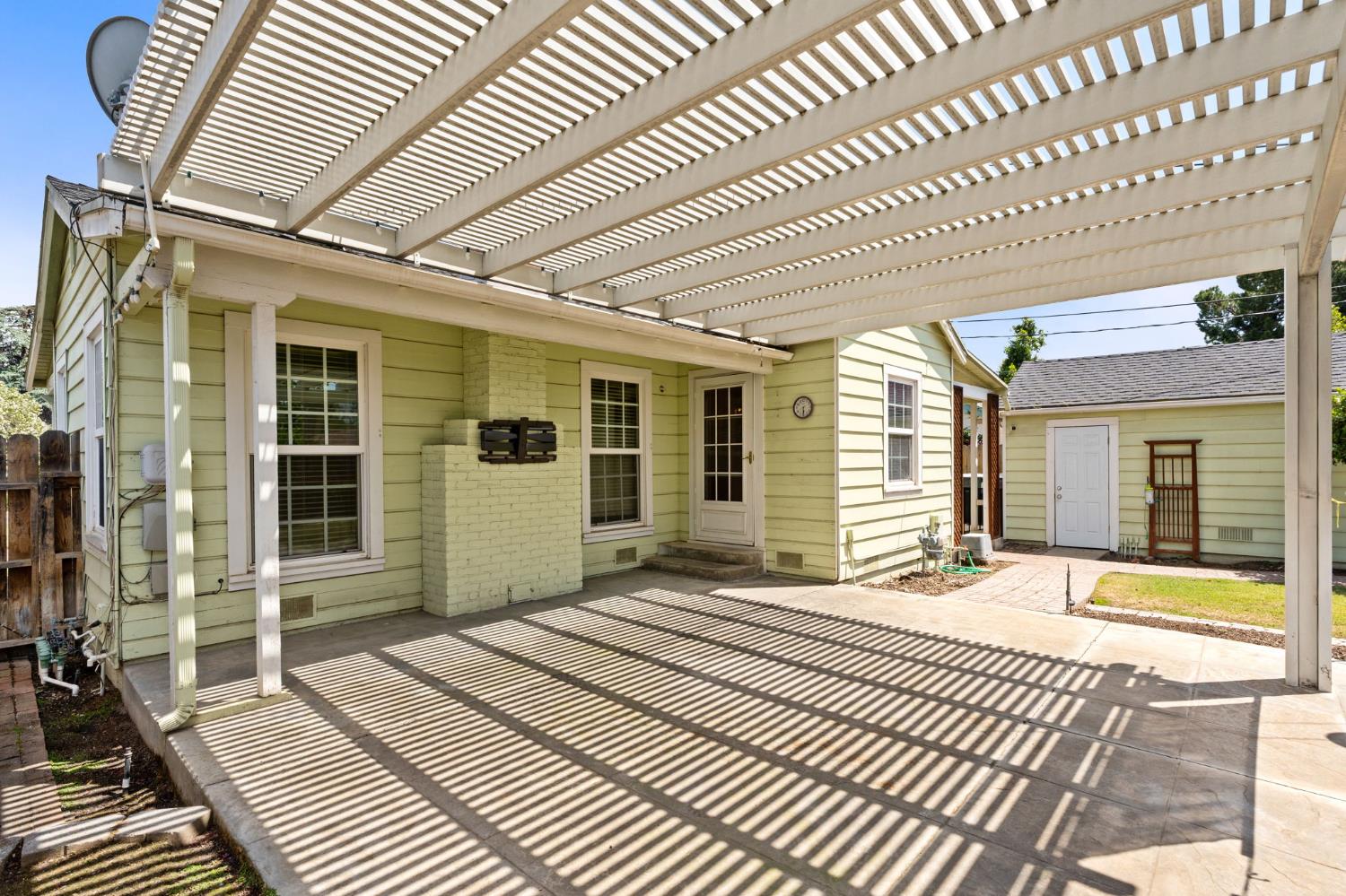 1633 N Thorne Ave, Fresno, CA 93704