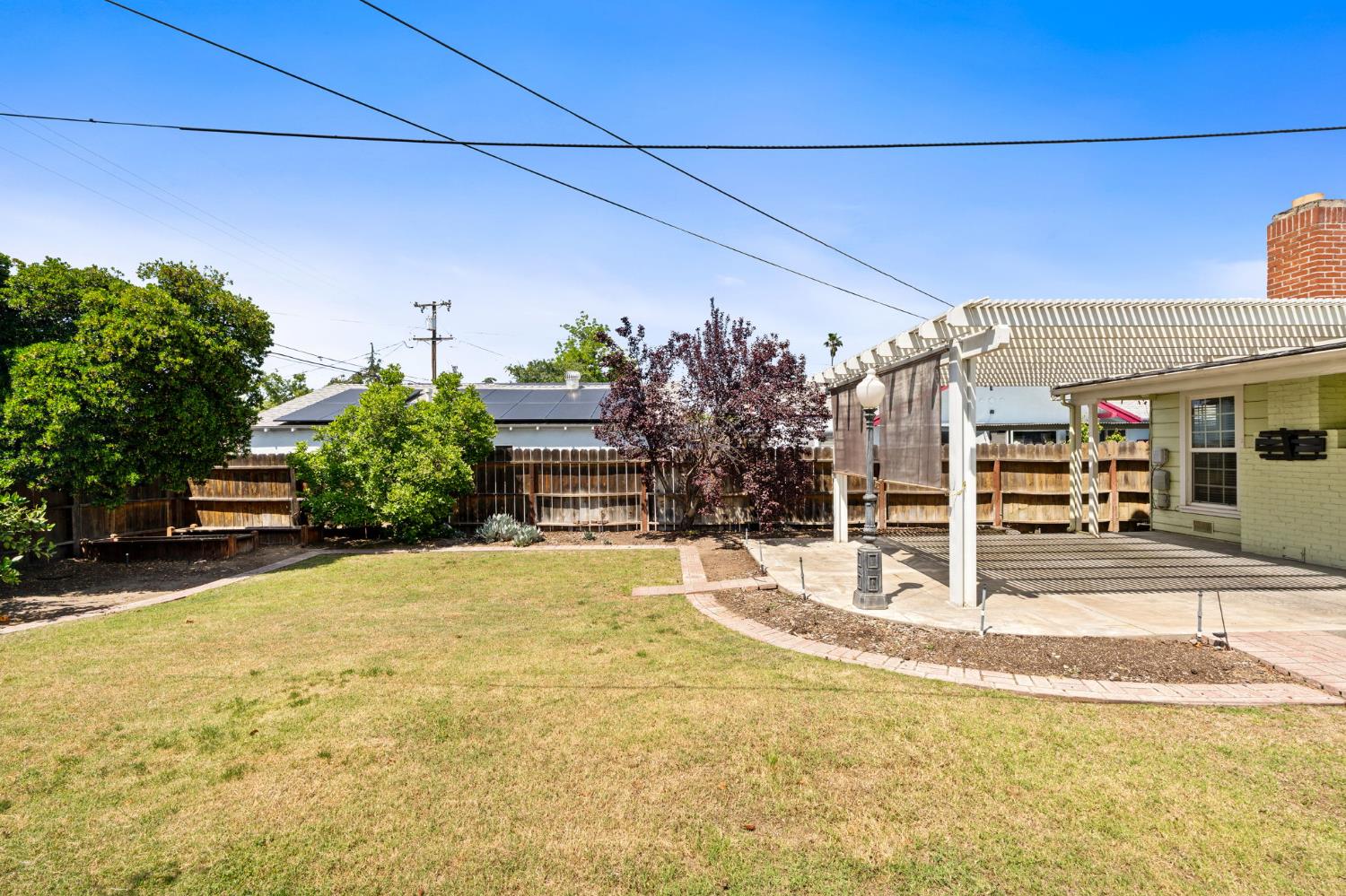 1633 N Thorne Ave, Fresno, CA 93704