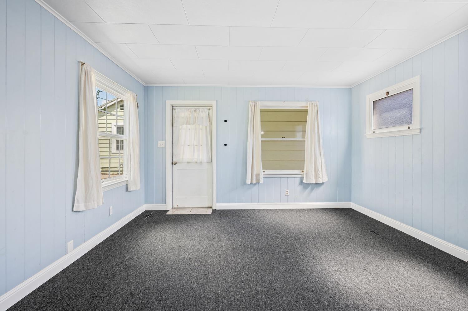 1633 N Thorne Ave, Fresno, CA 93704