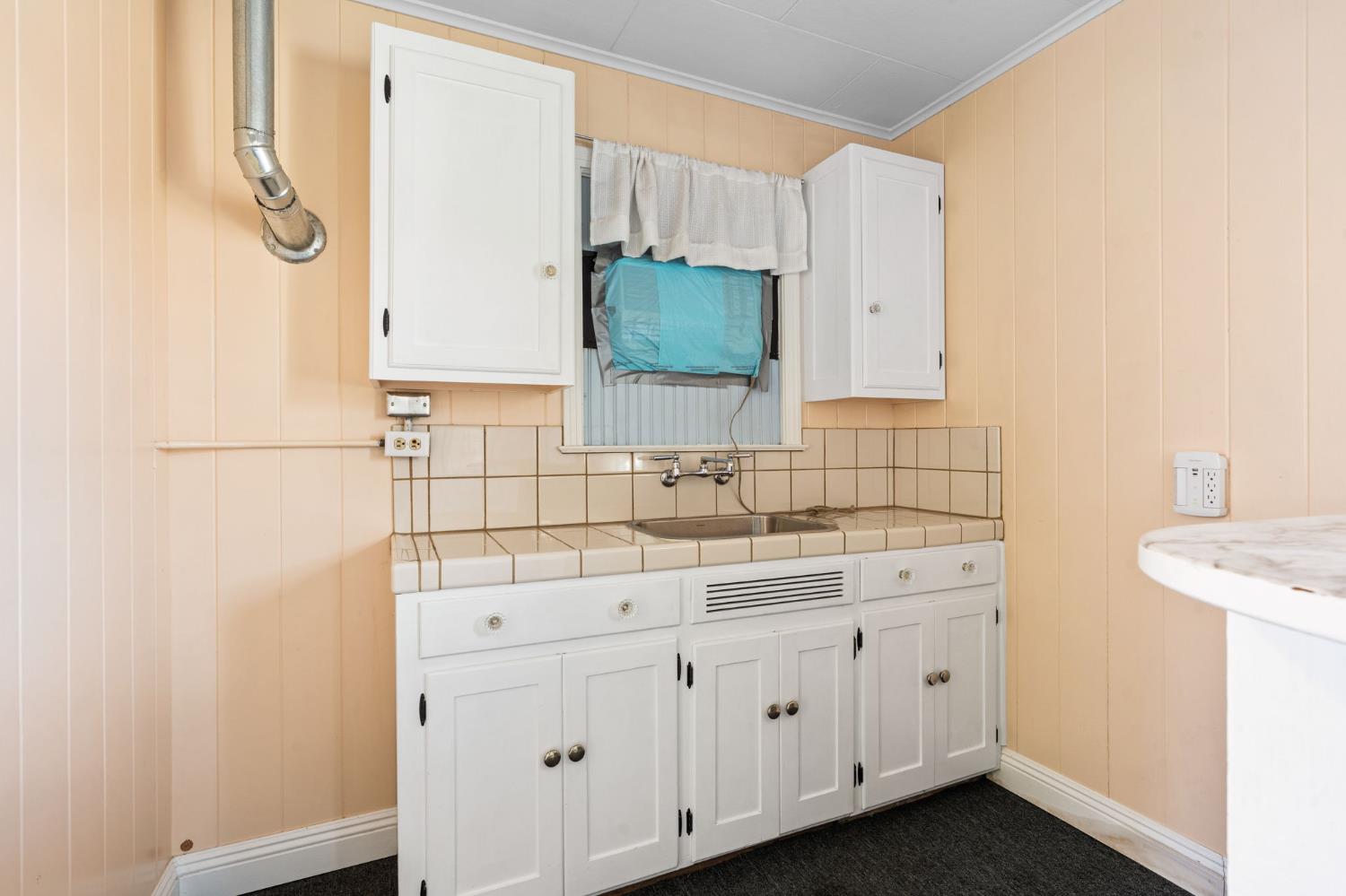 1633 N Thorne Ave, Fresno, CA 93704