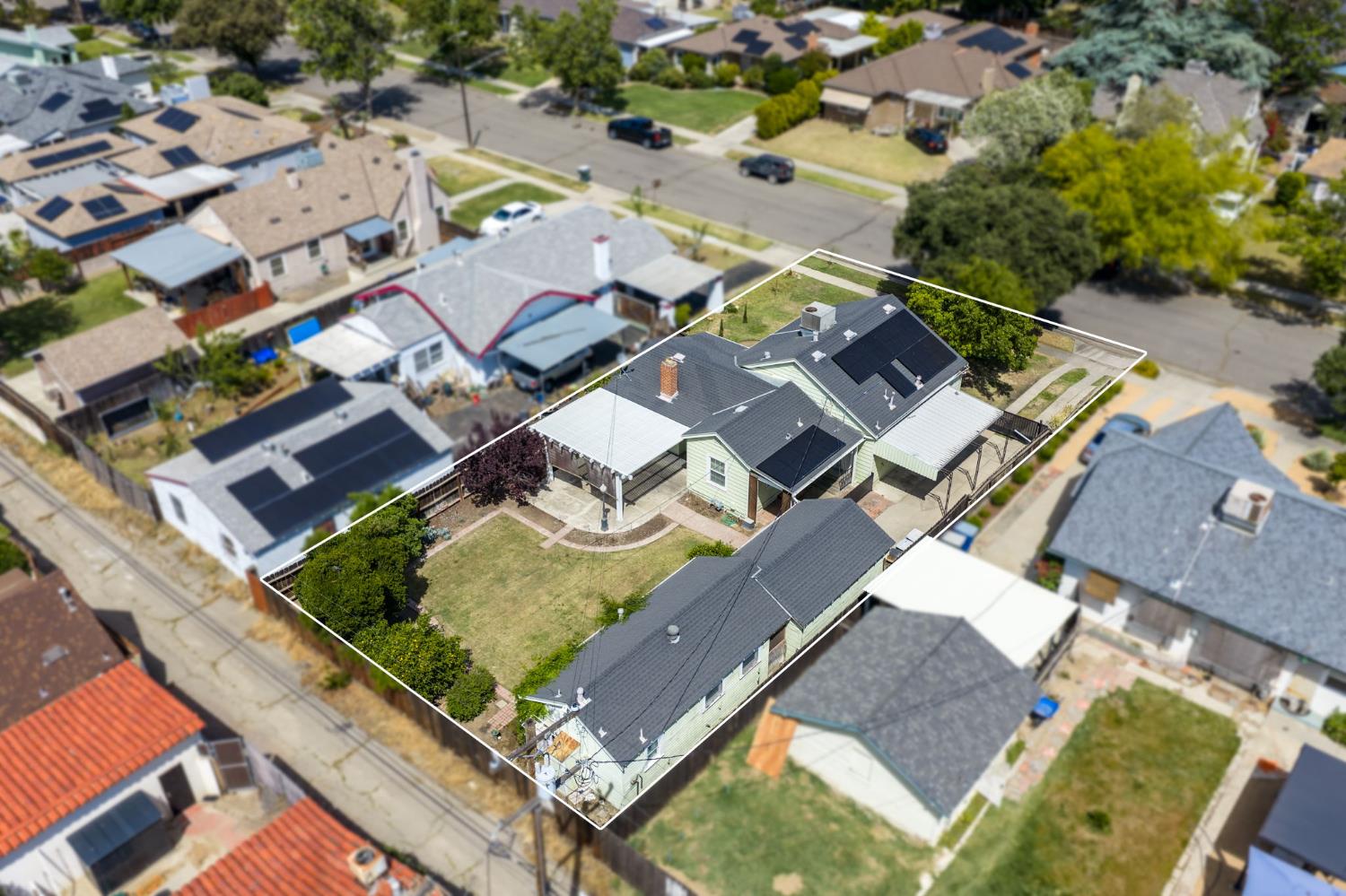1633 N Thorne Ave, Fresno, CA 93704
