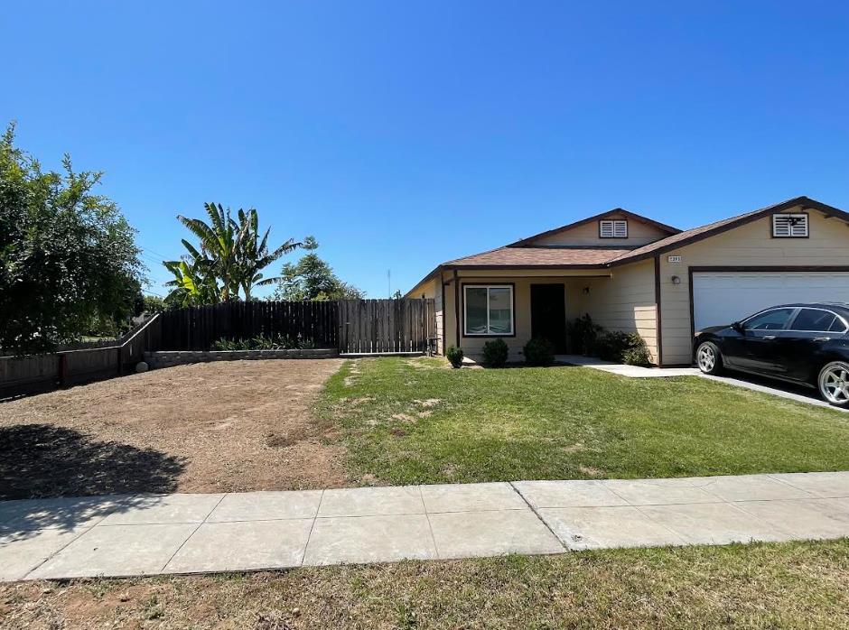 2390 S Laval Ave, Fresno, CA 93725