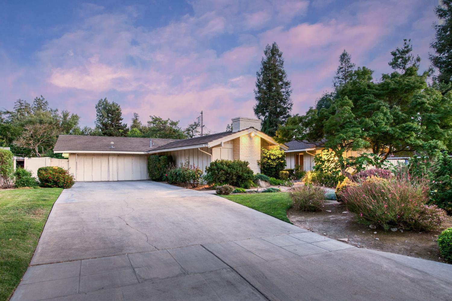 1687 W Dovewood, Fresno, CA 93711