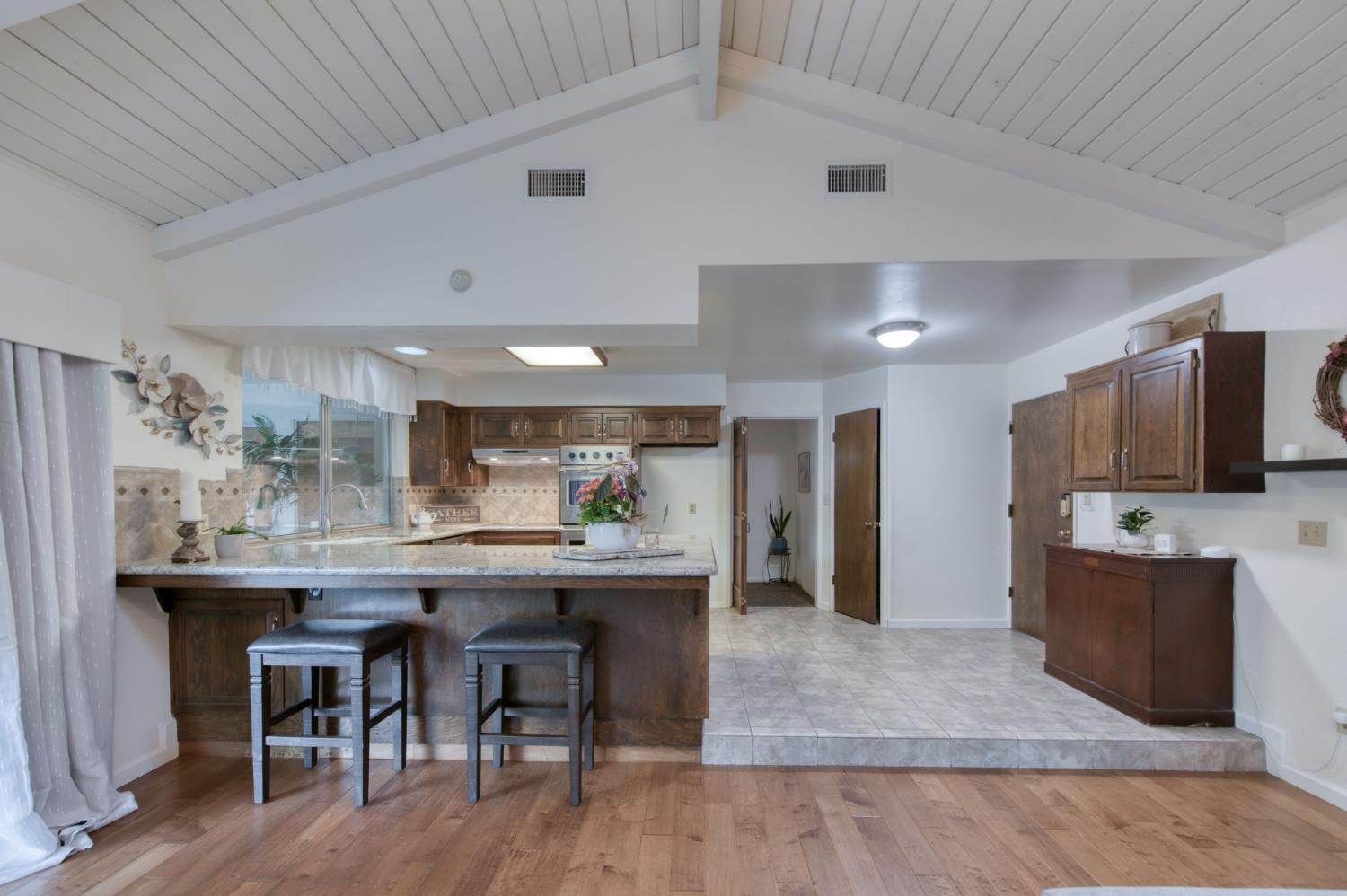 1687 W Dovewood, Fresno, CA 93711