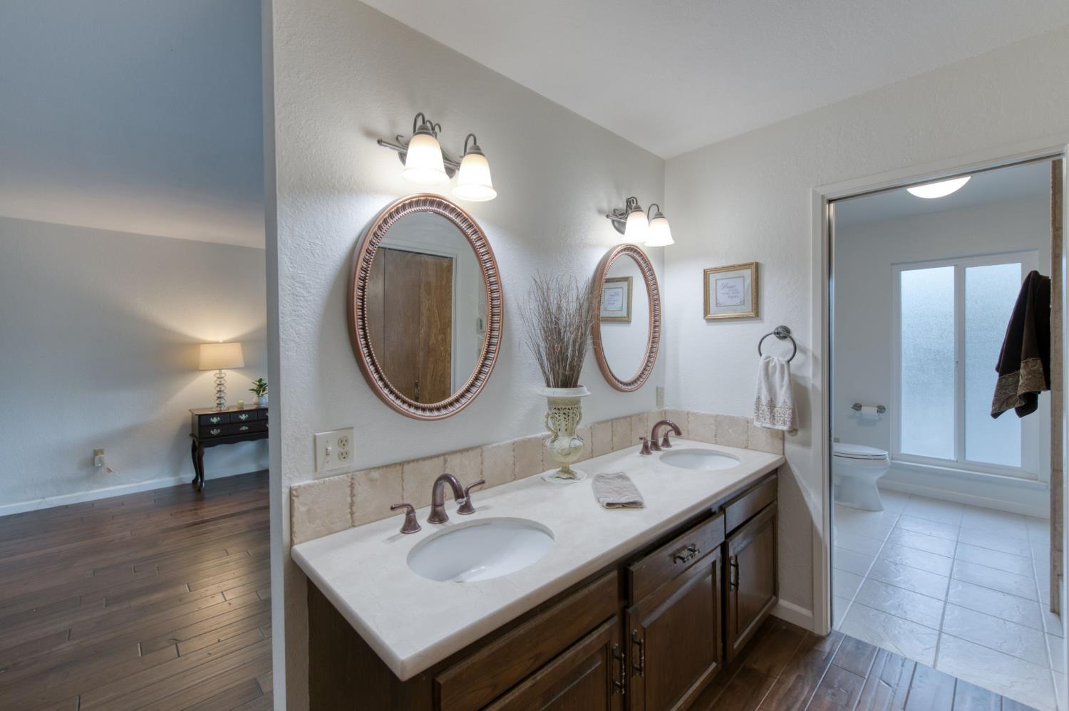 1687 W Dovewood, Fresno, CA 93711