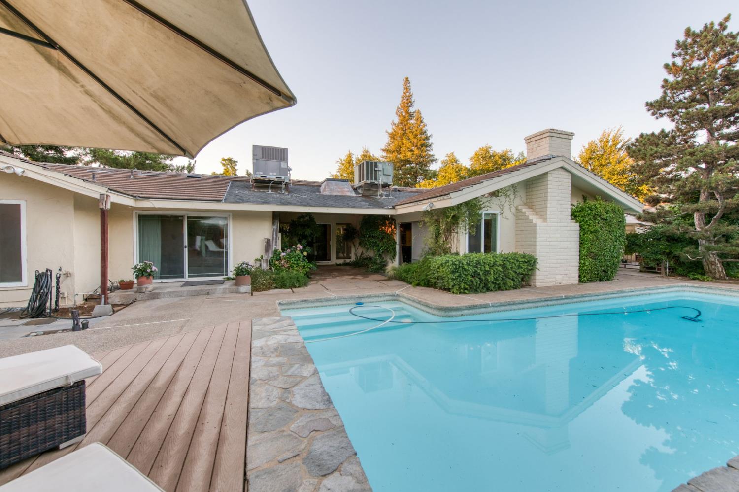 1687 W Dovewood, Fresno, CA 93711