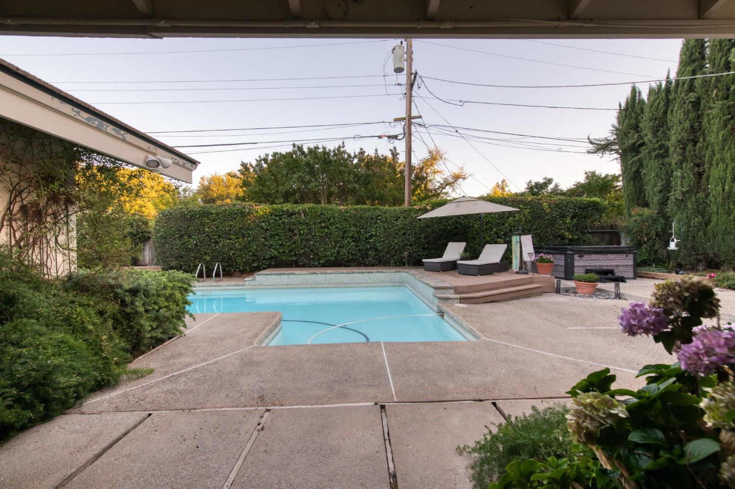 1687 W Dovewood, Fresno, CA 93711