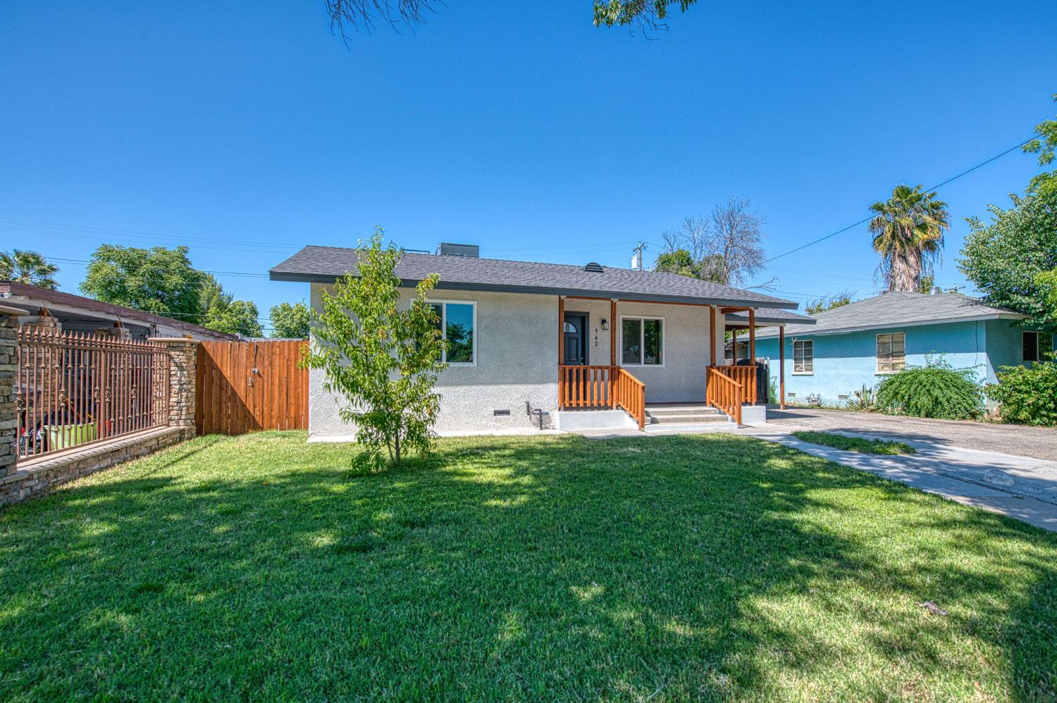 942 W Shields Ave, Fresno, CA 93705