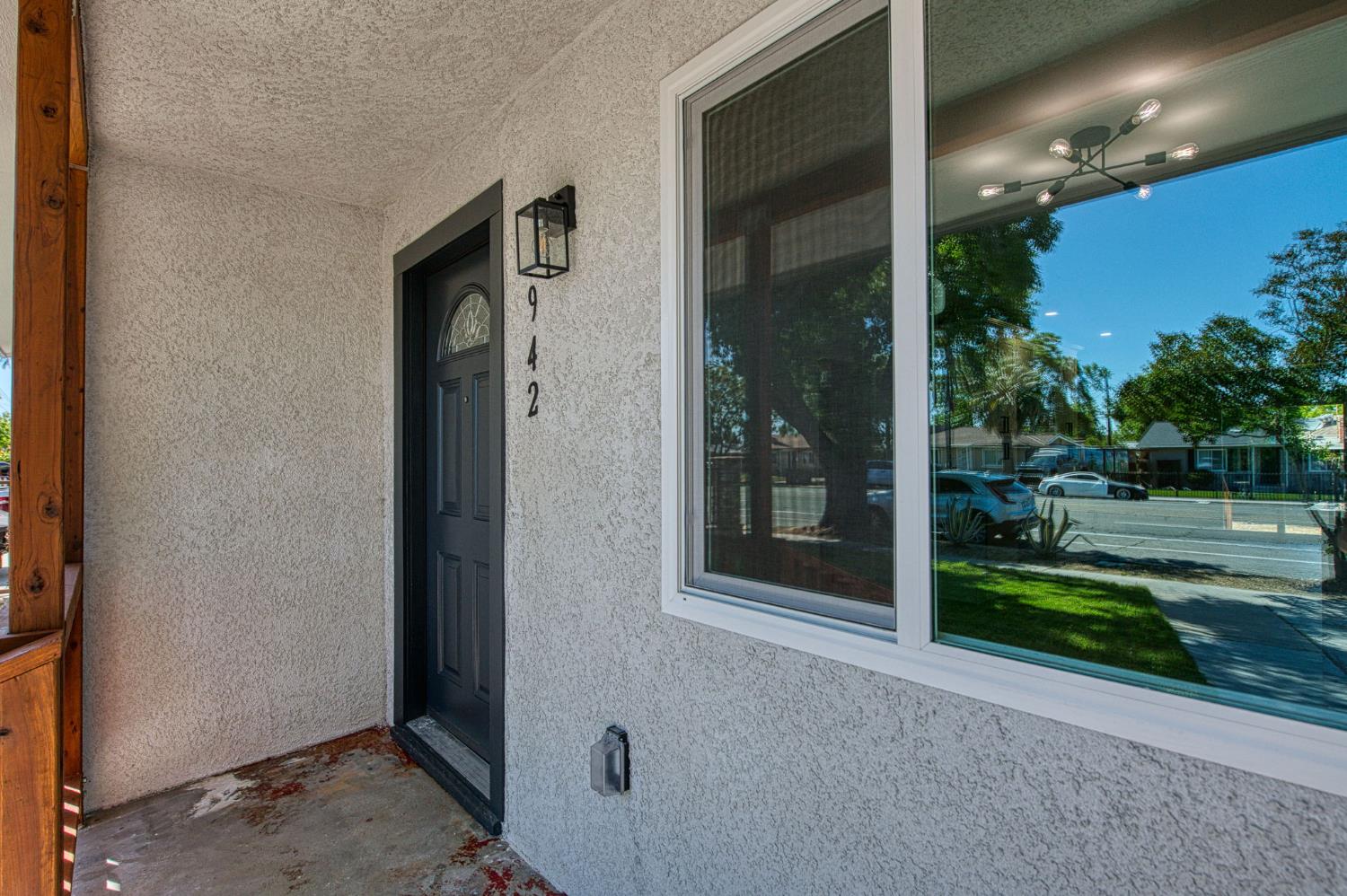 942 W Shields Ave, Fresno, CA 93705