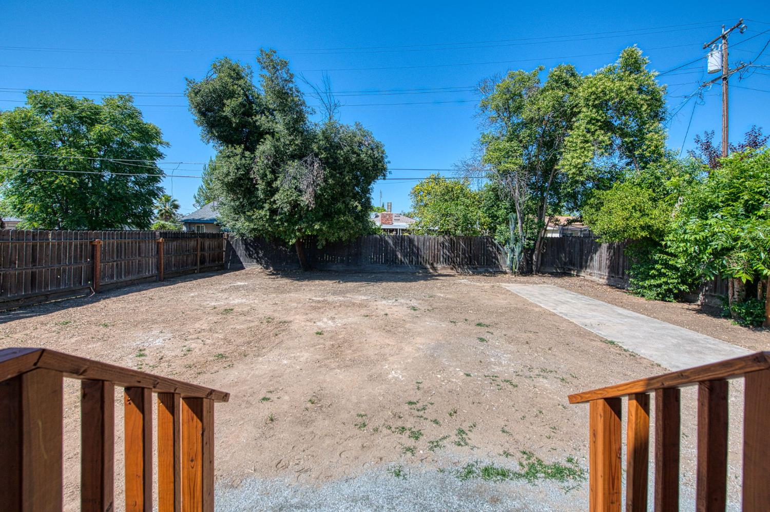 942 W Shields Ave, Fresno, CA 93705