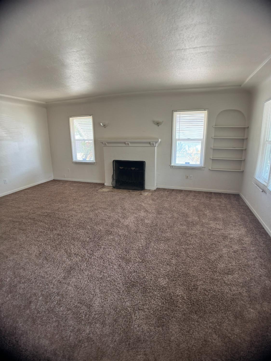 704 N Roosevelt Ave, Fresno, CA 93728