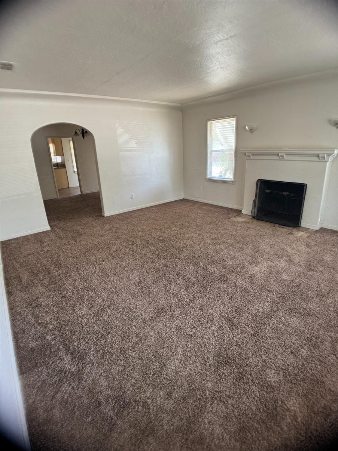 704 N Roosevelt Ave, Fresno, CA 93728
