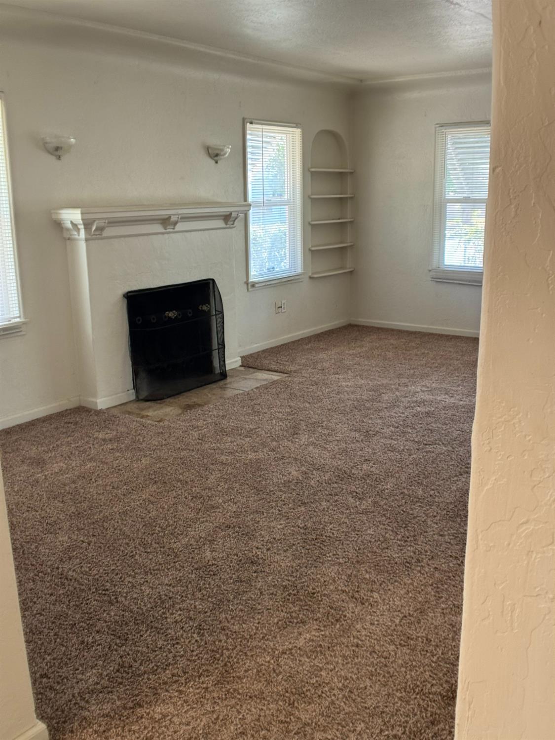 704 N Roosevelt Ave, Fresno, CA 93728