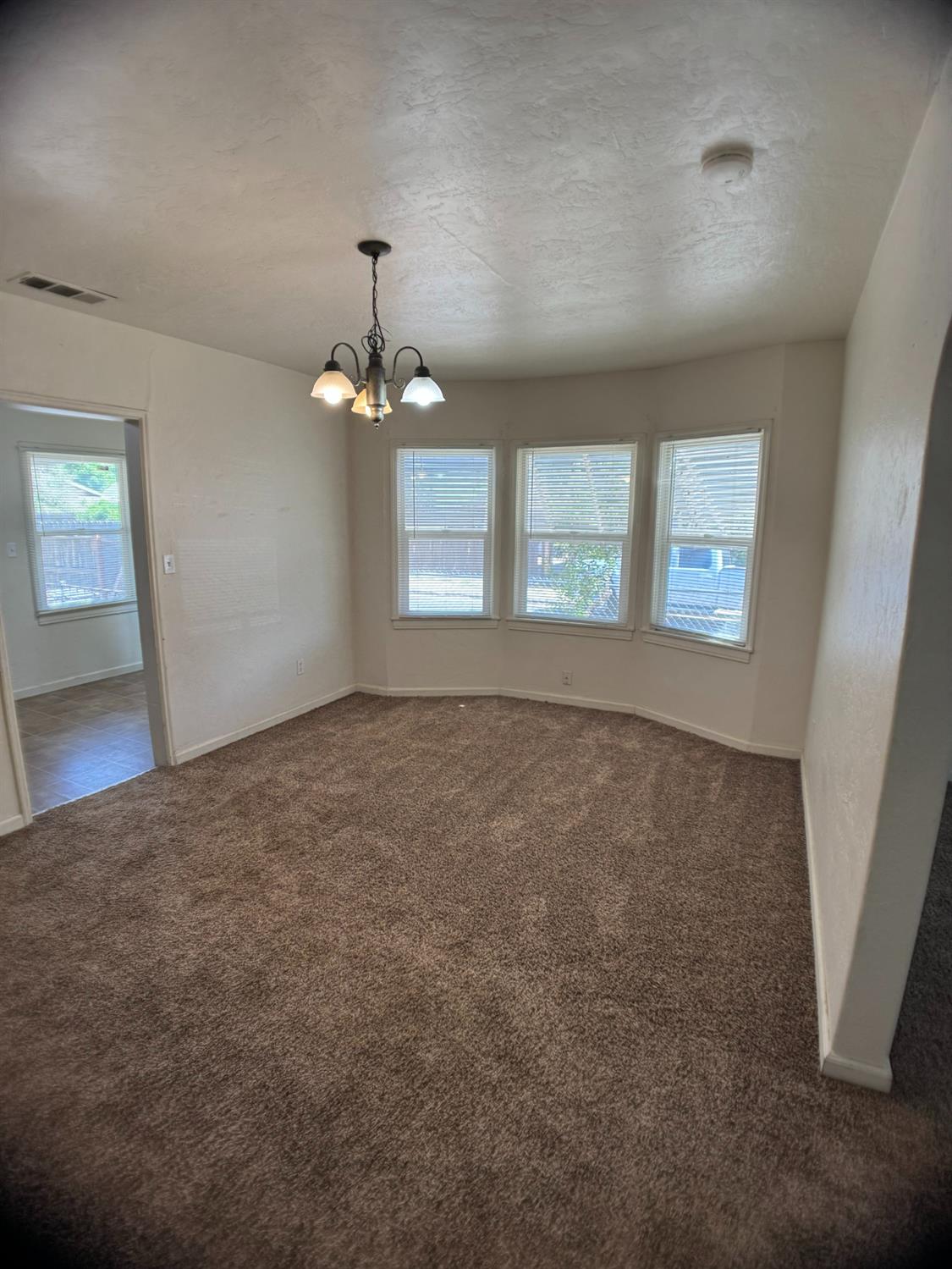 704 N Roosevelt Ave, Fresno, CA 93728